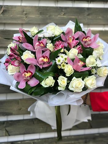 Букет цветов из: Розы и Хризантемы в Подпорожье