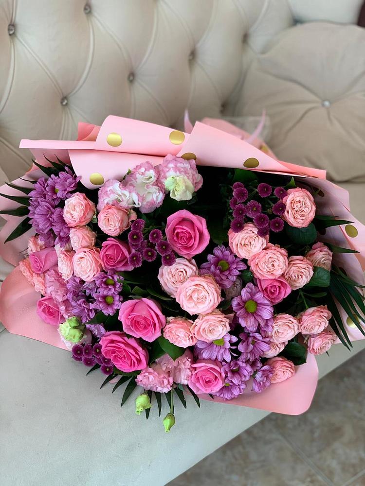 Букет цветов из: Хризантемы, Розы и Лизиантусы в Подпорожье