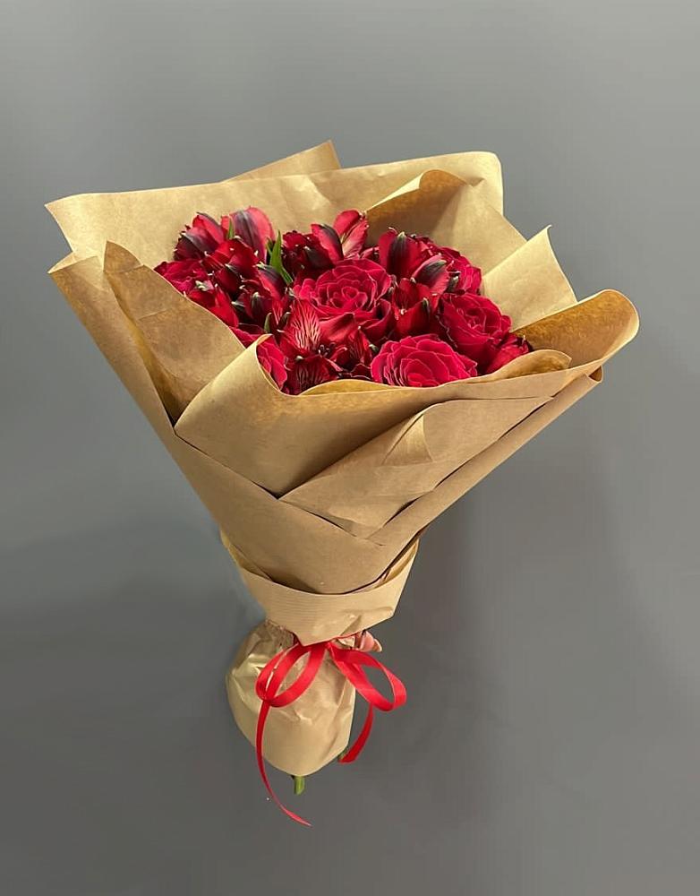 Букет цветов из: Альстромерии и Розы в Подпорожье