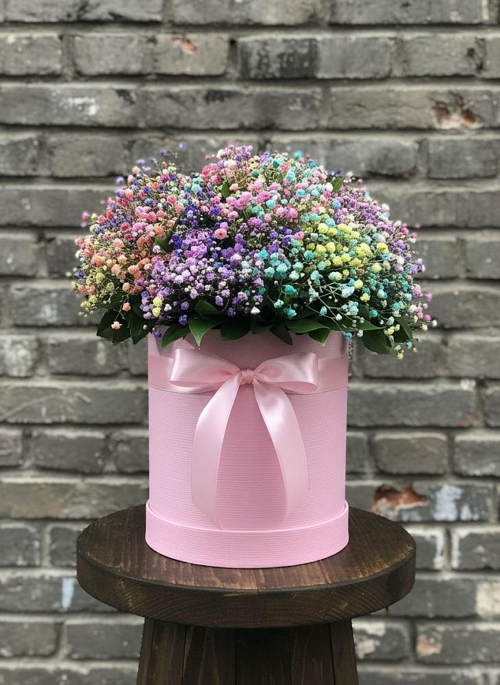 Цветочная композиция из Гипсофила и Розы в шляпной коробке в Подпорожье