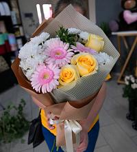 Букет цветов из:  Герберы, Розы и Хризантемы в Подпорожье