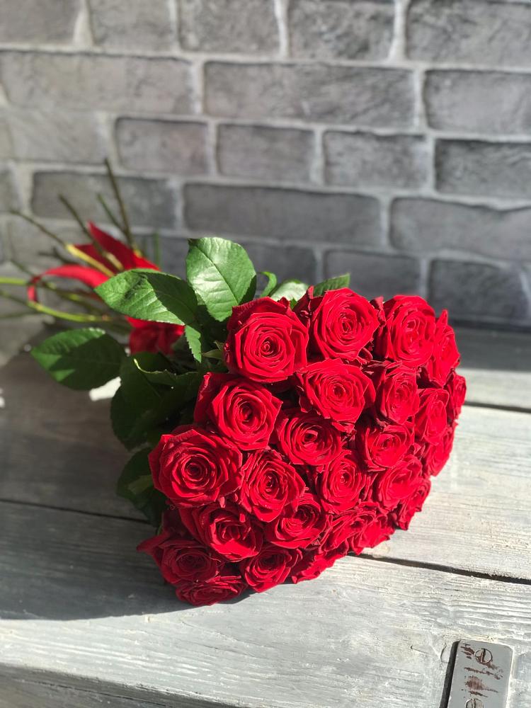 Букет Красные розы Фридом в Подпорожье