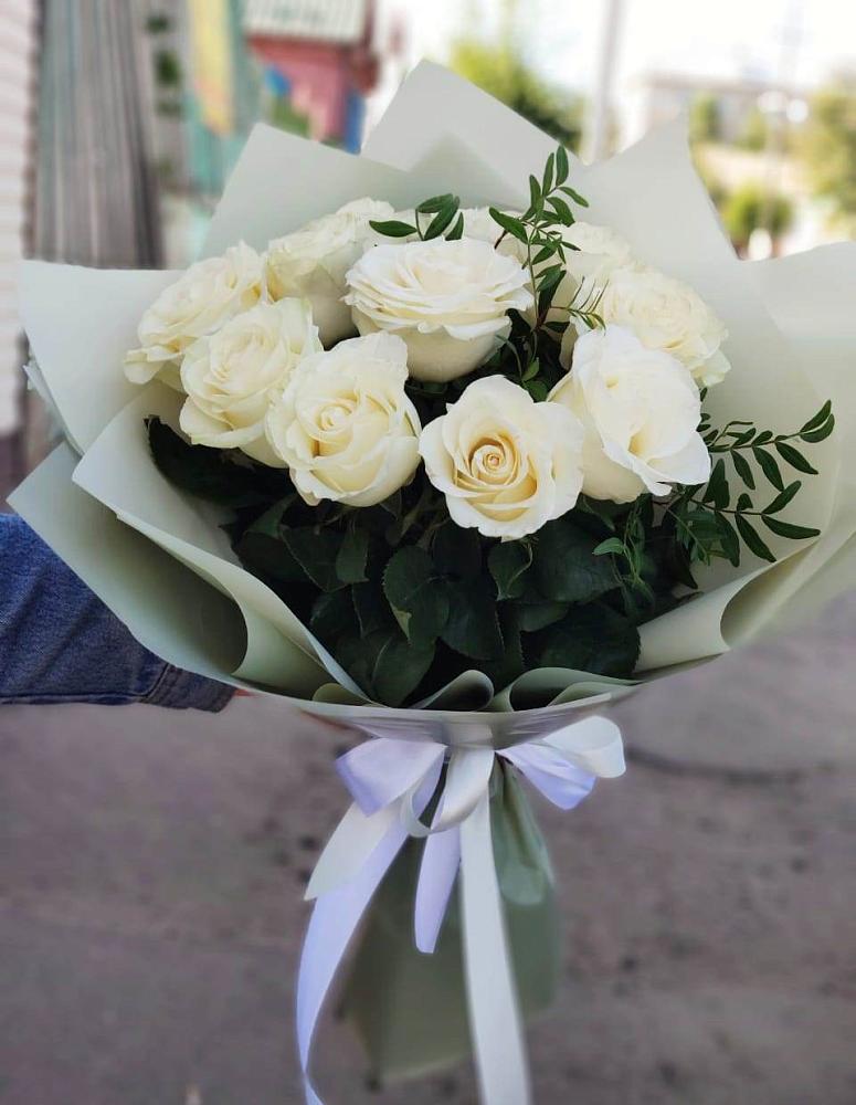 Букет Белые розы Проуд в Подпорожье