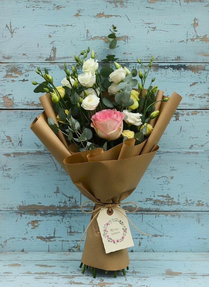 Букет цветов из: Розы и Лизиантусы в Подпорожье