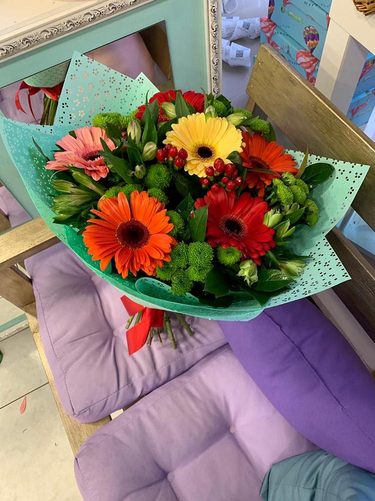 Букет цветов из: Герберы, Хризантемы и Альстромерии в Подпорожье