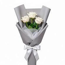 Букет 3 белые розы в Подпорожье