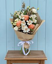 Букет цветов из:  Альстромерии, Лизиантусы, Розы и Хризантемы в Подпорожье