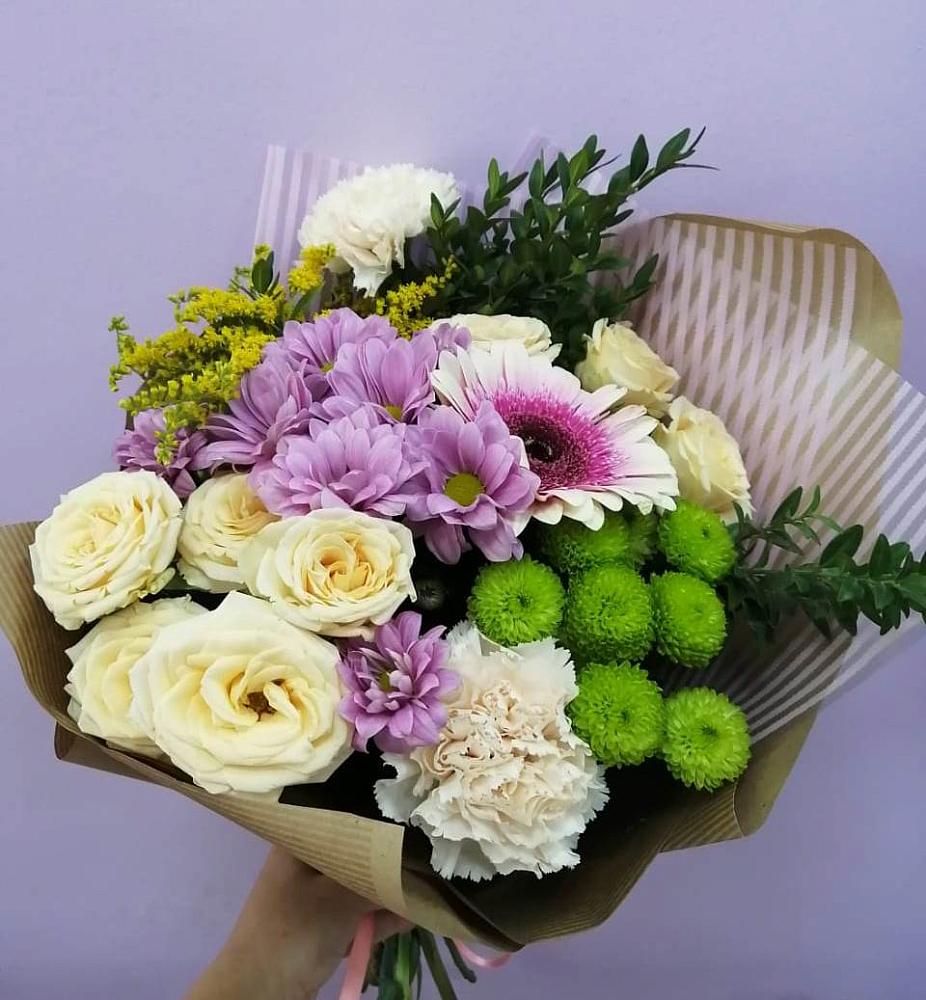 Букет цветов из: Хризантемы, Розы, Гвоздики и Герберы в Подпорожье