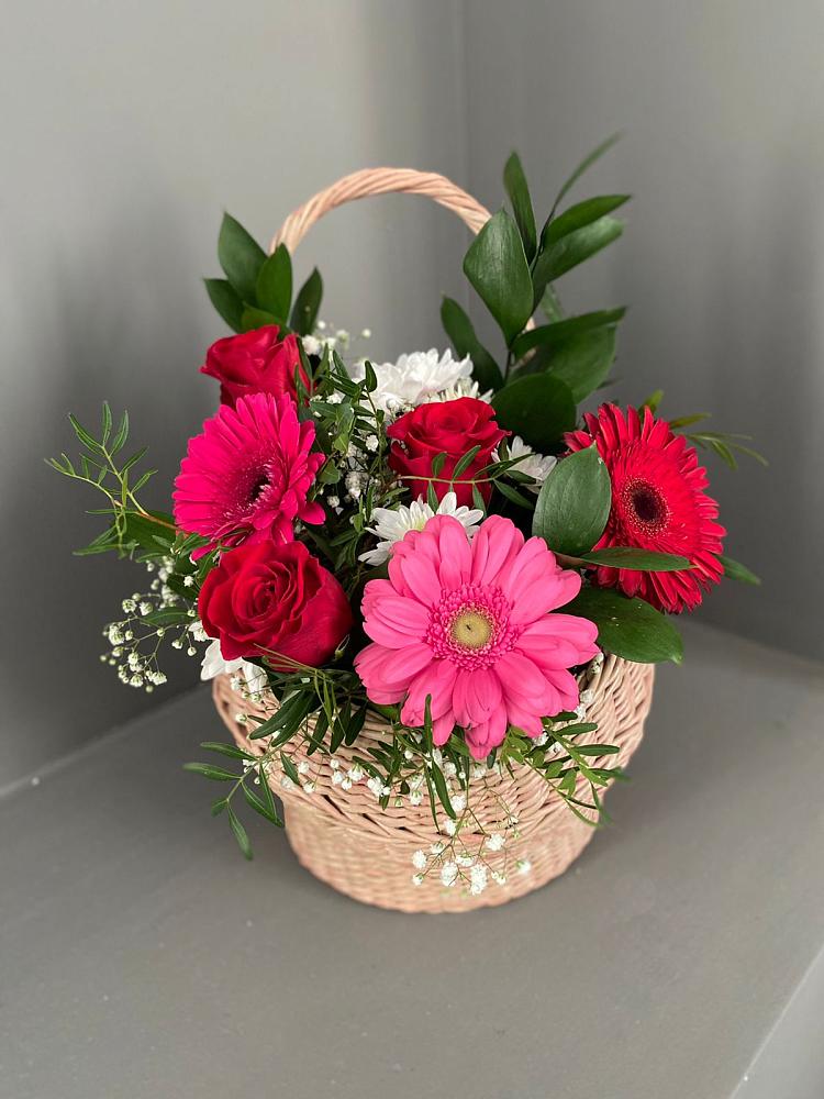 Цветочная композиция из Розы, Хризантемы и Герберы в корзине в Подпорожье