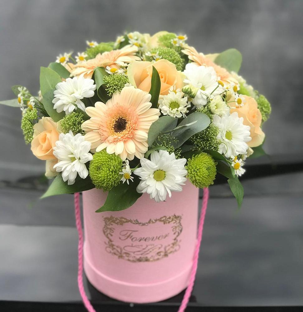 Цветочная композиция из Розы, Герберы и Хризантемы в шляпной коробке в Подпорожье