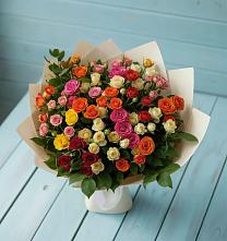 Букет Микс из разноцветных кустовых роз в Подпорожье