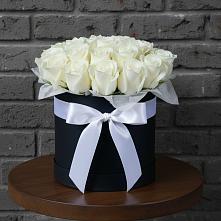 Цветочная композиция из Розы в шляпной коробке в Подпорожье