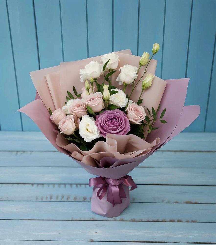 Букет цветов из: Розы и Лизиантусы в Подпорожье